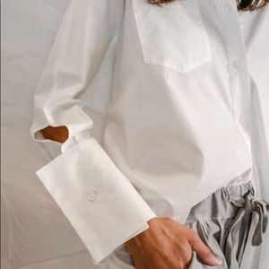 Timeless white shirt with long cuffs